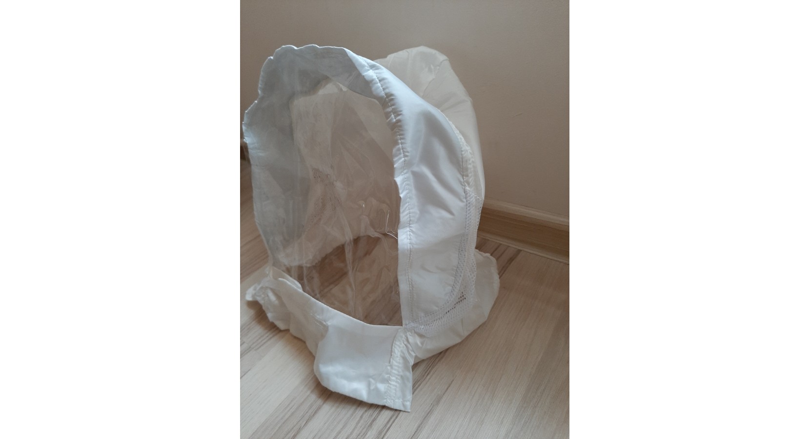 Transparent face mask with cover