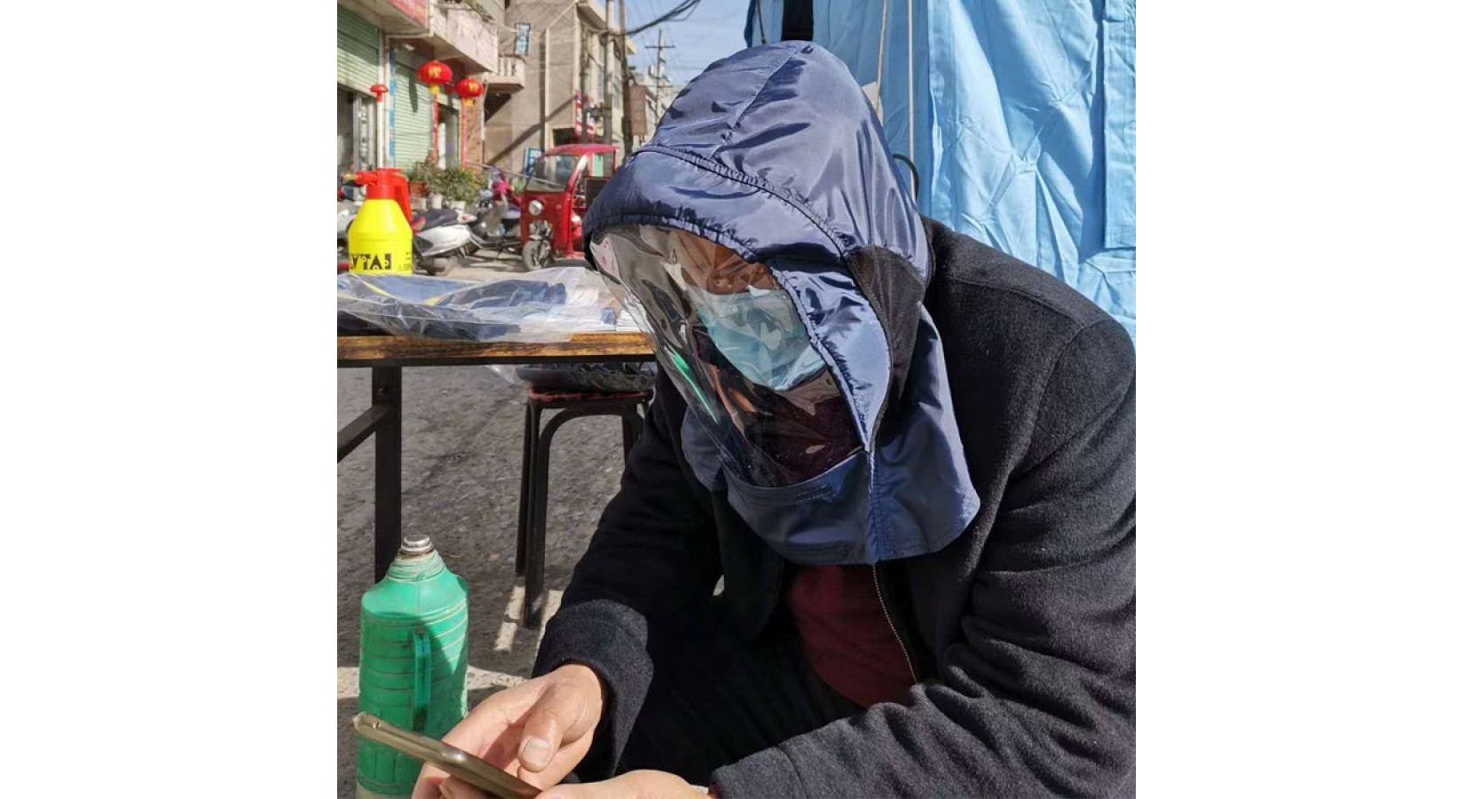 Transparent face mask with cover